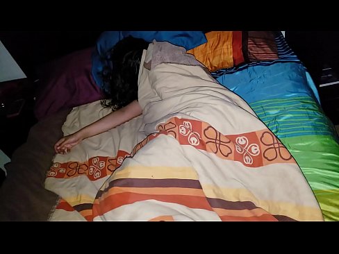 ❤️ Stesønn skjelter ut sin unge stemor mens hun sover. Sexvideo hos oss ❌️❤
